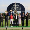 Siegerehrung für Ivanhowes Erfolg im Longines Großer Preis von Baden (ohne Besitzer Georg Baron von Ullmann) mit Schlenderhans General Manager Gebhard Apelt (3.v.l.), Jockey Filip Minarik, Trainer Jean-Pierre Carvalho (5.v.l.) und Baden Racing-Chef Andreas Jacobs (2.v.r.).  Foto: Dr. Jens Fuchs