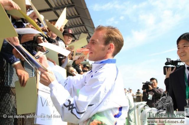 Andrasch Starke beim letztjährigen Jockey-Wettbewerb in Japan. www.shibashuji.com - Yasuo Ito