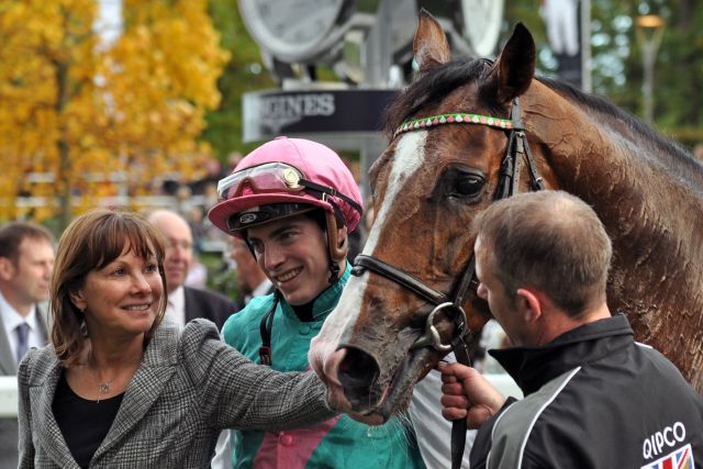 Lady Jane Cecil in Ascot mit Noble Mission und James Doyle nach dem Sieg in den Champion Stakes 2014. www.galoppfoto.de - John James Clark