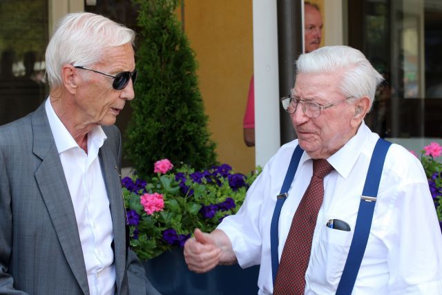 Lester Piggott und Hein Bollow 2019 in Iffezheim. www.galoppfoto.de