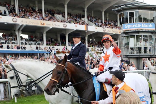 Das Derby bleibt in Hamburg: Hier der Vorjahressieger Pastorius mit Terry Hellier im Sattel. www.galoppfoto.de - Frank Sorge