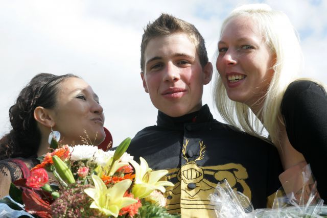 Der junge Amateurreiter Sven Schleppi - hier bei einer Siegerehrung in Gotha - war jetzt in Goodwood für Trainer Richard Hannon erfolgreich. www.galoppfoto.de
