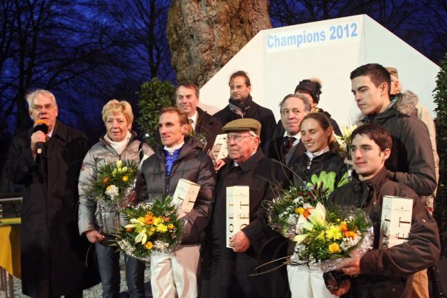 Die Champions 2012 in Dortmund mit DVR-Präsident Albrecht Woeste (links). www.galoppfoto.de - Frank Sorge
