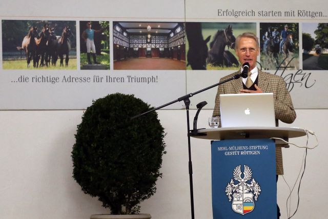 Dr. Günter Paul eroeffnet den Zuechtertreff 2014 im Gestüt Röttgen. www.galoppfoto.de - Sabine Brose