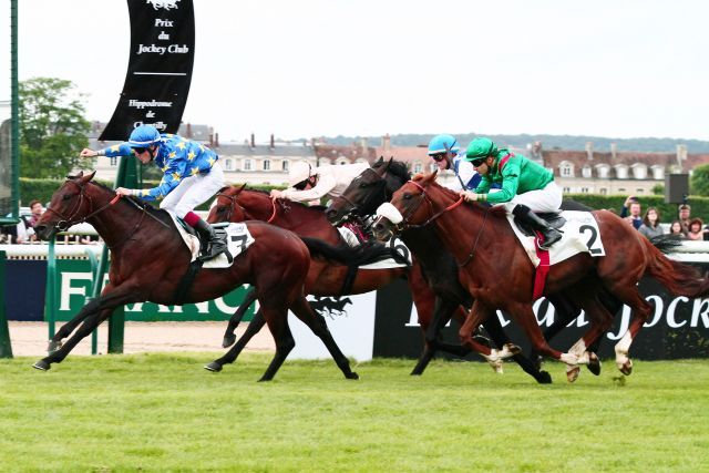 Ein Außenseitersieg im Französischen Derby - Saonois mit Antoine Hamelin. www.galoppfoto.de - Sandra Scherning