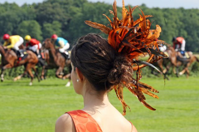 Galopprennen in Hoppegarten - an diesem Freitag gesellen sich auch die Traber hinzu. Foto: www.hoppegarten.com