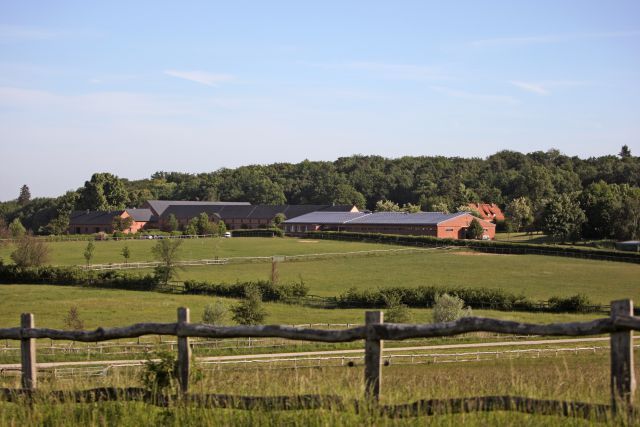 Gestüt Görlsdorf, Blick auf die Weiden und Stallungen. www.galoppfoto.de - Frank Sorge