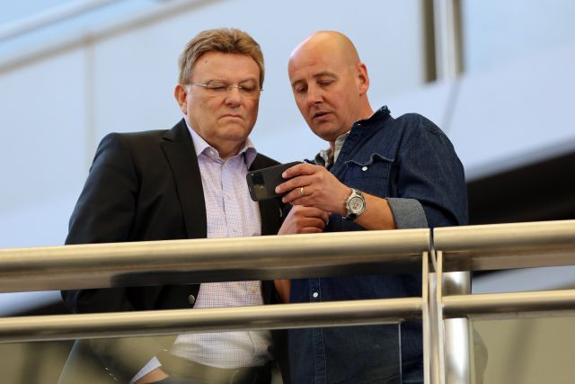 Hong Kong-Trainer Andreas Schütz mit Bruno Faust vom Gestüt Karlshof auf der Rennbahn Sha Tin. www.galoppfoto.de - Frank Sorge