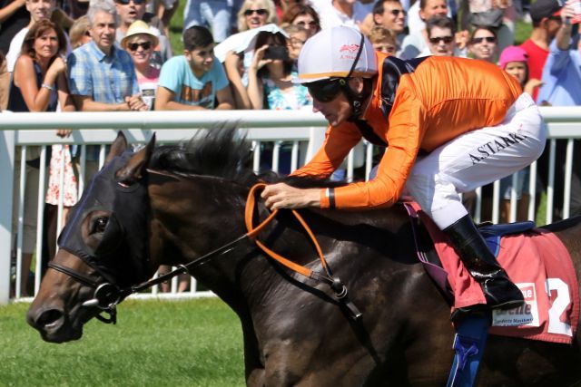 Morera gewinnt mit Andrasch Starke in den Danedream-Farben in Iffezheimer Maiden. www.galoppfoto.de - Sarah Bauer