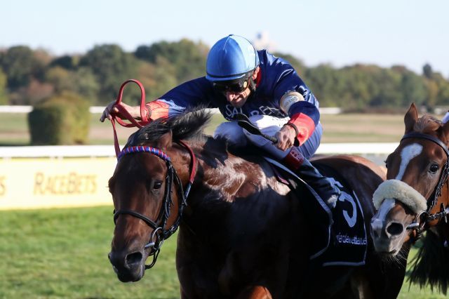 Noble Moon mit Andrasch Starke im Preis des Winterfavoriten - so soll es auch im 34. Mehl-Mülhens-Rennen laufen. Foto: Dr. Jens Fuchs