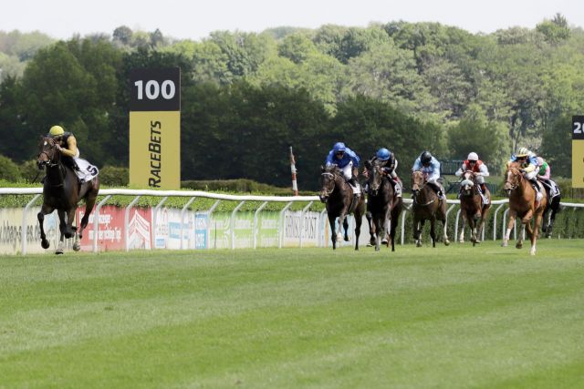 Ein atemberaubender Sieg: Novemba gewinnt die German 1000 Guineas. www.galoppfoto.de - Stephanie Gruttmann