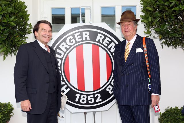 Präsident Eugen Andreas Wahler (links) und Albert Darboven als "Vize" und Sponsor des IDEE 145. Deutschen Derbies führen weiterhin den Hamburger Renn-Club an. www.galoppfoto.de - Frank Sorge