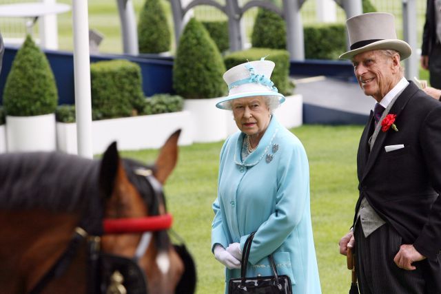 Queen Erster Sieg mit einem in Frankfreich trainiert Pferd für Queen Elizabeth II - hier mit Prinz Philip in Royal Ascot. www.galoppfoto.de