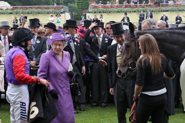 Prominenter Doping-Fall: Estimate (Monsun) - hier mit Queen Elizabeth II und Jockey Ryan Moore nach dem letztjährigen Sieg im Gold Cup in Royal Ascot. www.galoppfoto.de - Frank Sorge