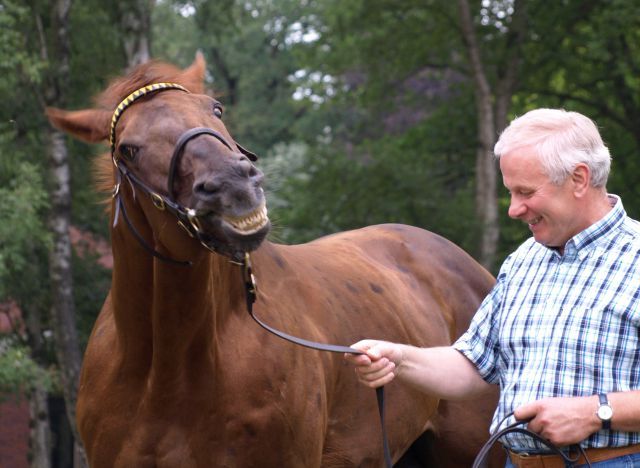 Sabiango und Herbert Kahrs auf dem Gestüt Fährhof. www.dequia.de - Silvia Göldner