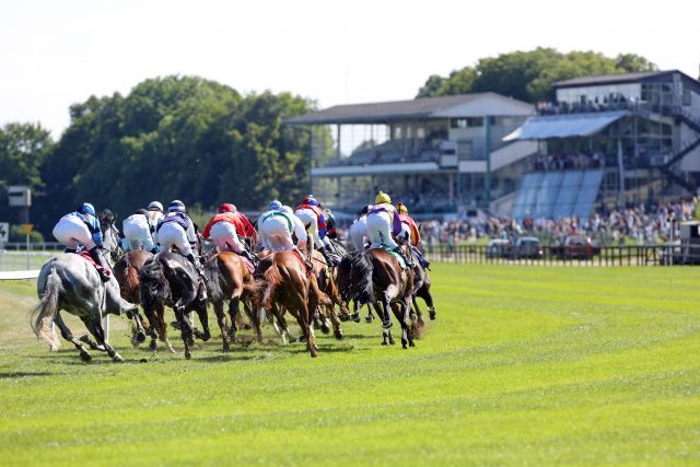 Der Aufgalopp in München wurde vom 06. auf den 21. April verschoben. www.galoppfoto.de - Frank Sorge