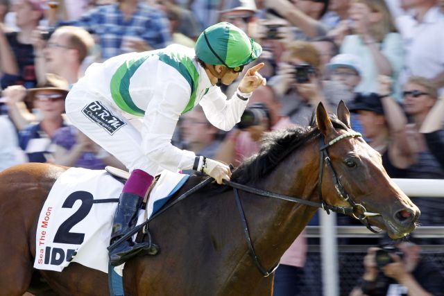 Sorgten für eine Sternstunde: Sea The Moon und Christophe Soumillon triumphieren im IDEE 145. Deutschen Derby. www.galoppfoto.de - Frank Sorge