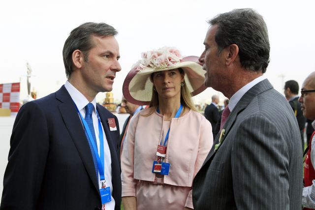 Trainer Herman Brown (rechts) - hier mit Dr. Andreas Jacobs und dessen Frau Natalie in Dubai - beendet seine Karriere. www.galoppfoto.de - Frank Sorge