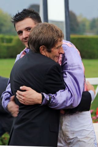 Vater und Sohn - Jockey Josef Vana jr. und Trainer  Josef Vana nach dem Erfolg im Gran Premio Merano Forst. www.galoppfoto.de - Petr Guth