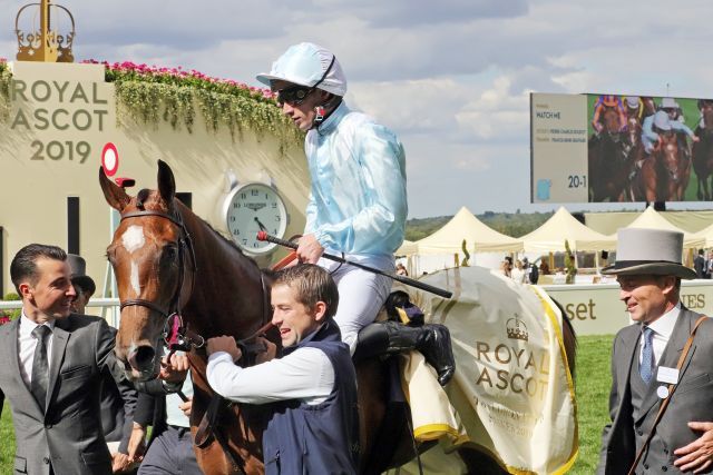 Watch Me unter Pierre-Charles Boudot nach ihrem Sieg in den Coronation Stakes. www.galoppfoto.de - Sandra Scherning