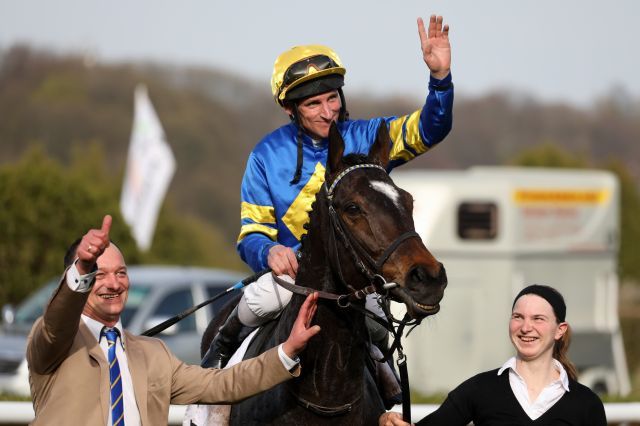 Same procedure as last year: Wonnemond (jockey Andrasch Starke, trainer Sascha Smrczek) won the Group Three mile race at Düsseldorf. 	© Dr. Jens Fuchs