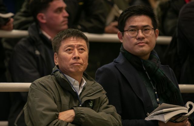 Zhang Yuesheng von Yulong und Kevin Ren. Foto: Tattersalls/Laura Green