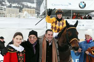 Im Schnee aktiv mit Le Big 2012 in St. Moritz. Mit ihm konnte Andre Best auch vergangegen Sonntag gewinnen. www.galoppfoto.de
