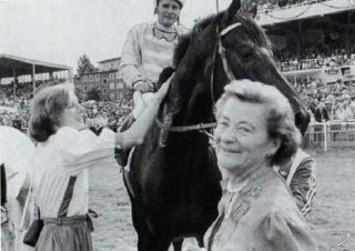 Astrid und Hela Bresges mit Derbysieger Ordos 1983. www.gestuet-zoppenbroich.de