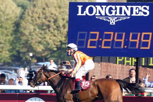 36 Jahre später gewinnt die Lomitas-Tochter Danedream als zweites deutsches Pferd überhaupt in neuer Rekordzeit von 2 Minuten 24,49 Sekunden. www.galoppfoto.de - Frank Sorge