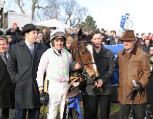 Erfolgsteam Ruby Welsh und Willie Mullins mit dem Sieger Vatour. Foto: John James Clark