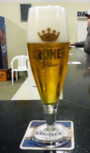 In Dortmund gibt's natürlich auch Dortmunder Bier, selbst wenn Kronen mittlerweile zur Oetker-Gruppe gehört. Karina Strübbe