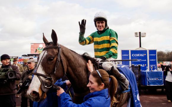 A P McCoy und Synchronised - die Sieger im Gold Cup. Foto: Toby Connors