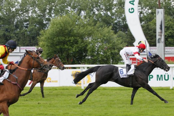 Großer Zuchterfolg für das Gestüt Hachetal: Chapman als Sieger im Münchner BBAG-Auktionsrennen. www.turfstock.com - Lajos-Eric Balogh