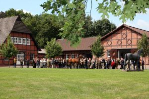 Das Gestüt Fährhof bei der Präsentation seiner Deckhengste. www.galoppfoto.de 