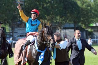 Wer tritt die Nachfolge an: Derbysieger Weltstar mit Adrie de Vries gewannen das Derby im letzten Jahr, jetzt steht das IDEE 150. Deutschen Derby an. www.galoppfoto.de