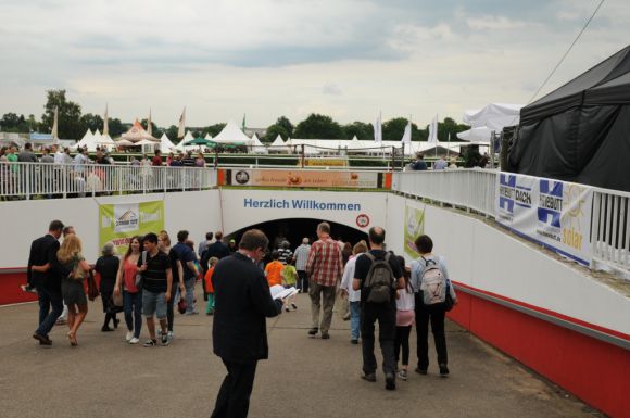 Der heutzutage der einzige Weg zum Innenraum führt durch diesen Tunnel. Foto: Catrin Nack