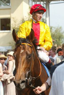 Epalo gewinnt den 32. Grosser Mercedes-Benz-Preis mit Terence Hellier 2003. www.galoppfoto.de - Frank Sorge