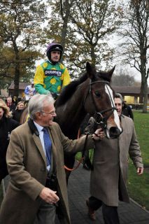 Freudestrahlende Sieger in Haydock rund um Kauto Star. Foto: JJ Clark