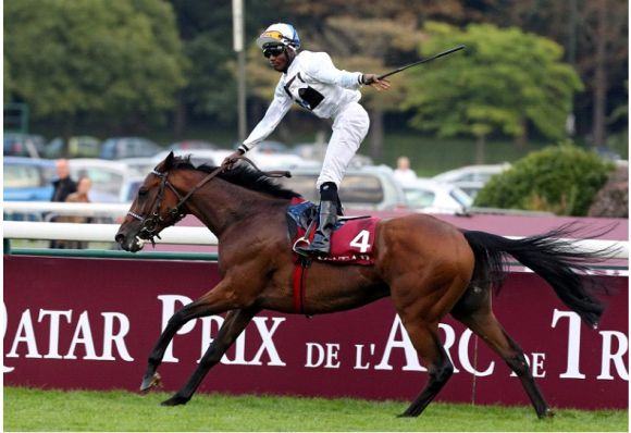 Wieder auf Gr. I-Parkett in Longchamp im Einsatz: Altano mit Eduardo Pedroza hier bei seinem Erfolg im Prix du Cadran. www.galoppfoto.de - Frank Sorge