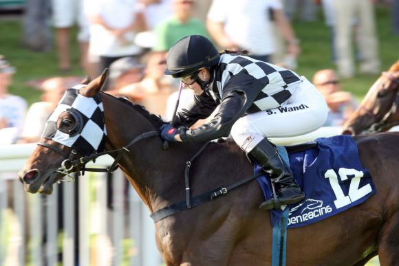 Größter Erfolg für Sabrina Wandt mit Primera Vista in Baden-Baden. www.galoppfoto.de