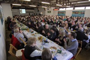 Gut besucht war der Züchtertag im Gestüt Röttgen, 400 Gäste waren dabei. www.galoppfoto.de - Sandra Scherning