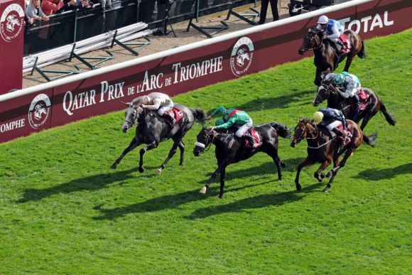 Kein Sieg, aber dennoch ein großer Zuchterfolg: Im von Dalkala (Mitte) mit Christophe Soumillon gewonnen Prix de l&amp;#039;Opéra Longines (Gr. I) wird Stall Lintecs Red Lips mit Fabrice Veron gute Vierte. www.galoppfoto.de - Frank Sorge