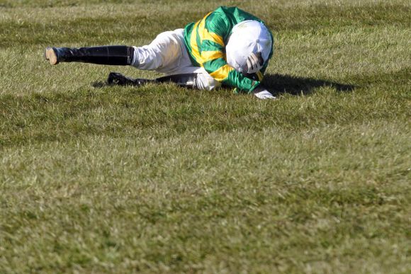 Unbarmherzig gegen sich selbst: Tony McCoy ist unzählige Male gestürzt und ebenso oft wieder aufgestanden. www.galoppfoto.de - John James Clark