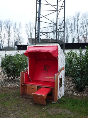 Strandkorb im Winter? Humor ist, wer trotzdem lacht - unser Hot Spot in Neuss. Karina Strübbe