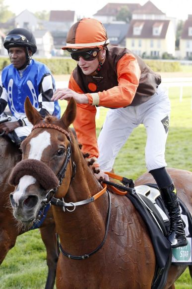 Kommt mit frischer Form aus Baden-Baden: Lukas Delozier lobt Euro Power nach dem Sieg im Wettstar Steher-Cup. www.galoppfoto.de - Sabine Brose