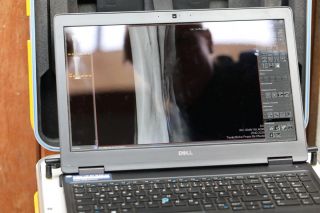 Röntgenaufnahme vom Röhrbein eines Pferdes auf dem Laptop. www.galoppftoo.de - Frank Sorge