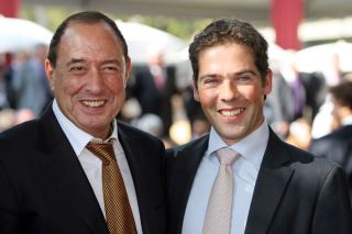 Dabirsims Besitzer Simon Springer (links) und Trainer Christophe Ferland. www.galoppfoto.de -  Frank Sorge