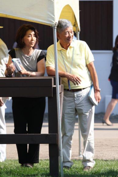 Ihnen gehört jetzt auch Danedream: Teruya Yoshida mit seiner Frau, Eigner der Shadai Farm, bei der Auktion. Foto: Claudia von der Recke