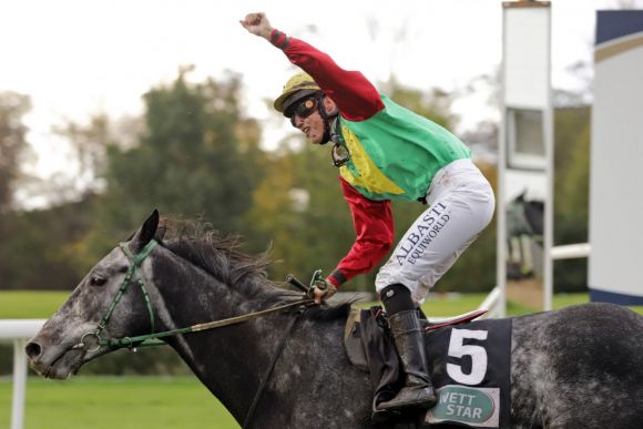 Schleusner größter Coup: Der selbstgezogene Halbblut-Wallach The Tiger gewinnt  mit Sibylle Vogt das Silberne Band der Ruhr. ©galoppfoto - Stephanie Gruttmann