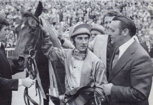 1975 - Trainer Theo Grieper empfängt Star Appeal und Jockey Greville Starkey